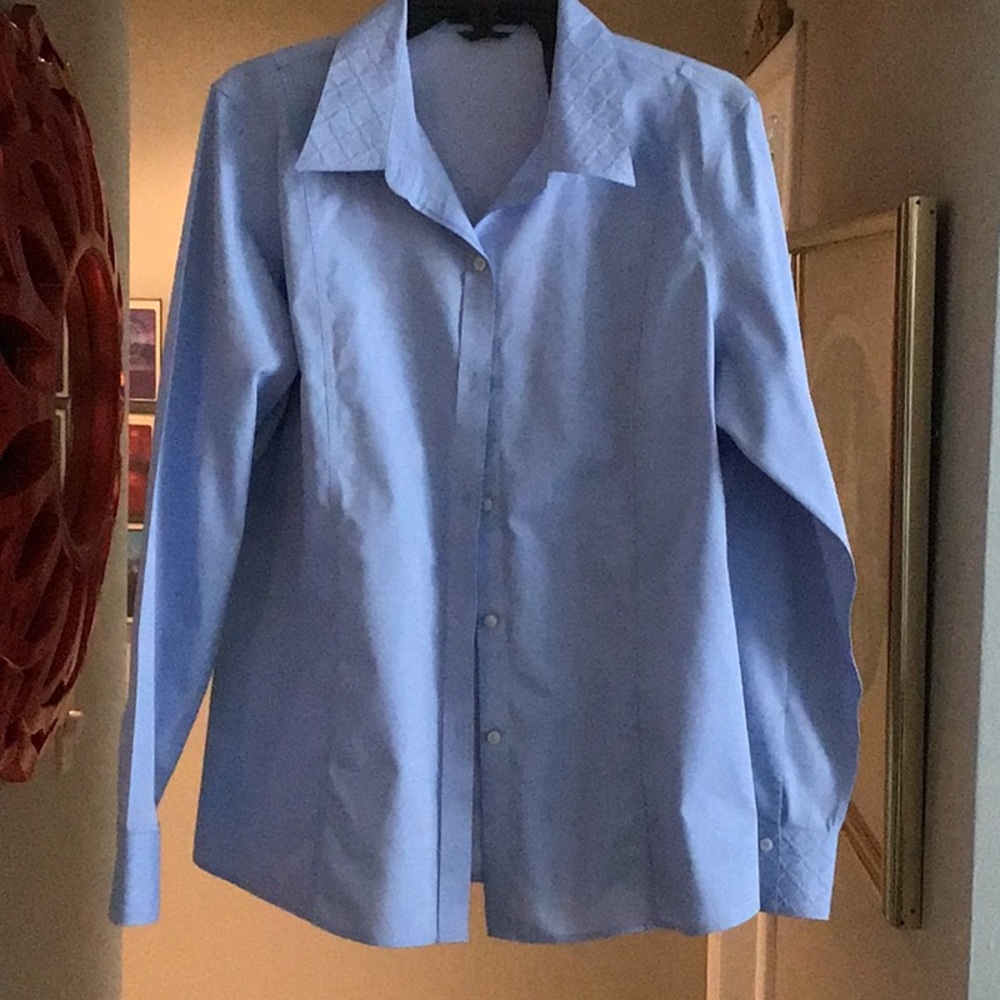 Liz Claiborne 100% cotton no iron button down shirt with embossed cuffs & collar